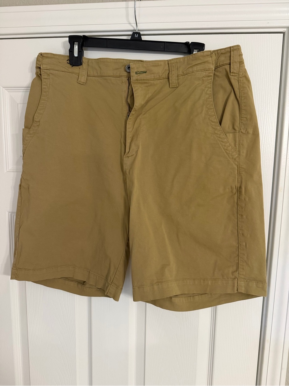 Orvis tan shorts Men’s size 36